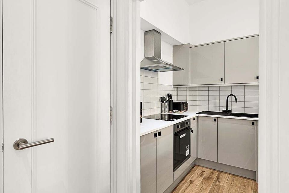 Apartment | Private kitchen | Fridge, microwave, oven, stovetop