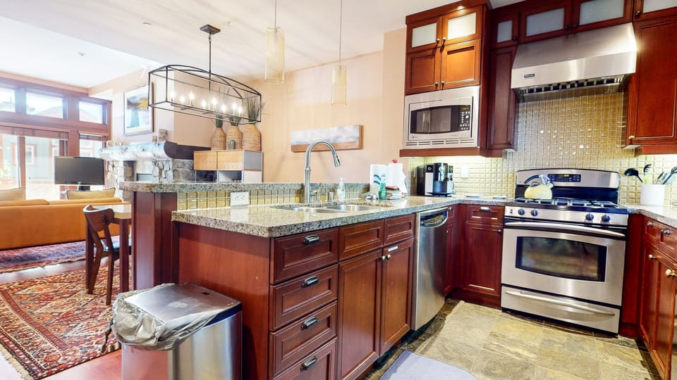 Townhome, 3 Bedrooms | Private kitchen | Coffee/tea maker, fridge, oven, toaster