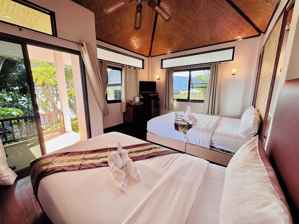 Family Seaview | Premium bedding, minibar (free items), in-room safe, soundproofing