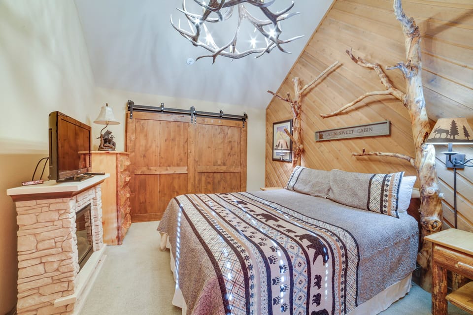 Mammoth Lakes Condo - Steps to Ski Lift! Apartment in Mammoth Lakes