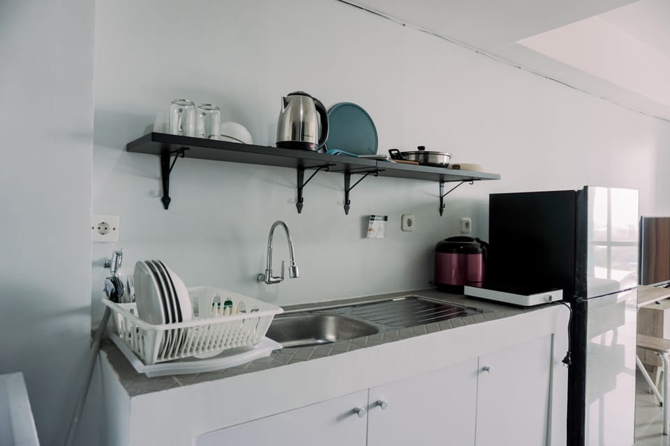 Studio | Private kitchen | Full-size fridge, stovetop