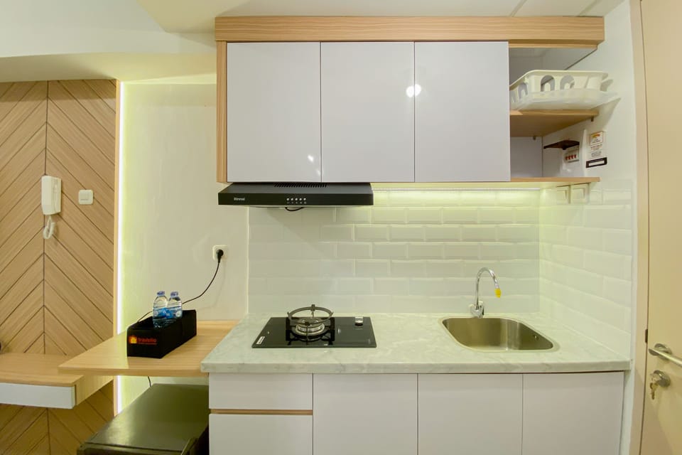 Studio | Private kitchen | Full-size fridge, stovetop