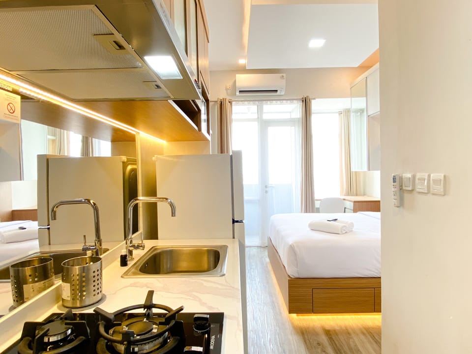 Studio | Private kitchen | Full-size fridge, stovetop