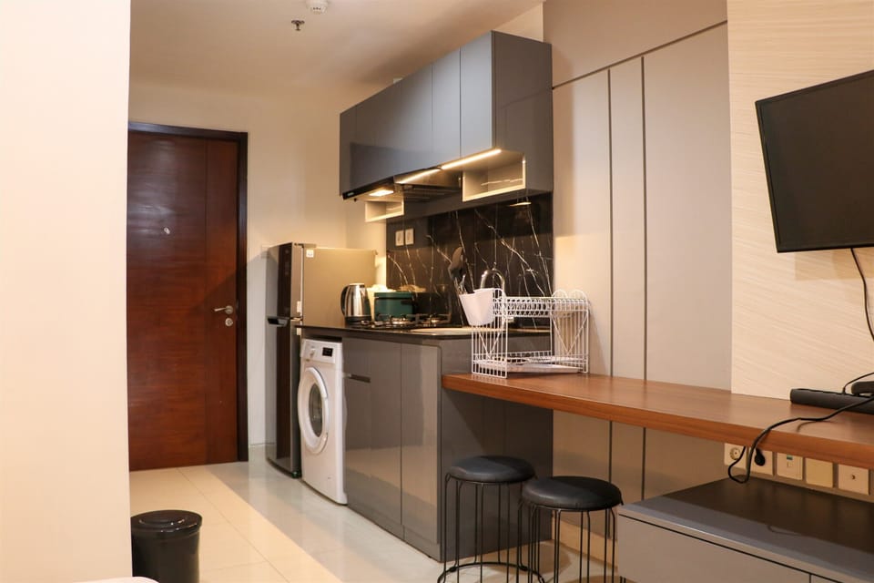 Studio | Private kitchen | Full-size fridge, stovetop