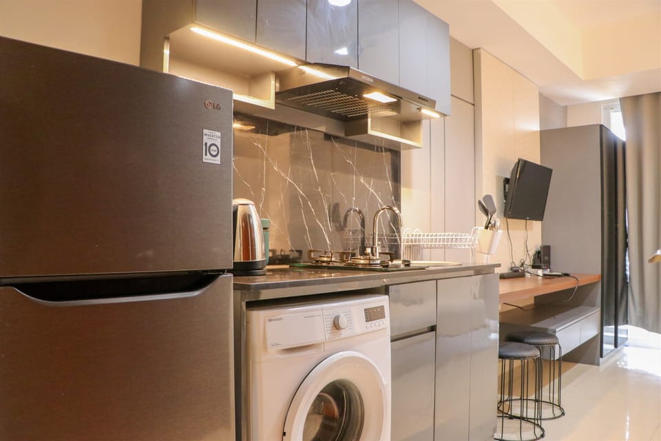 Studio | Private kitchen | Full-size fridge, stovetop