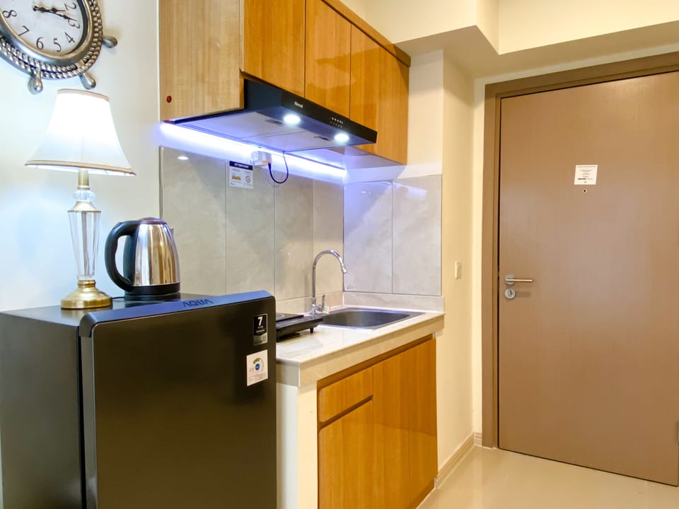 Apartment | Private kitchen | Full-size fridge, stovetop