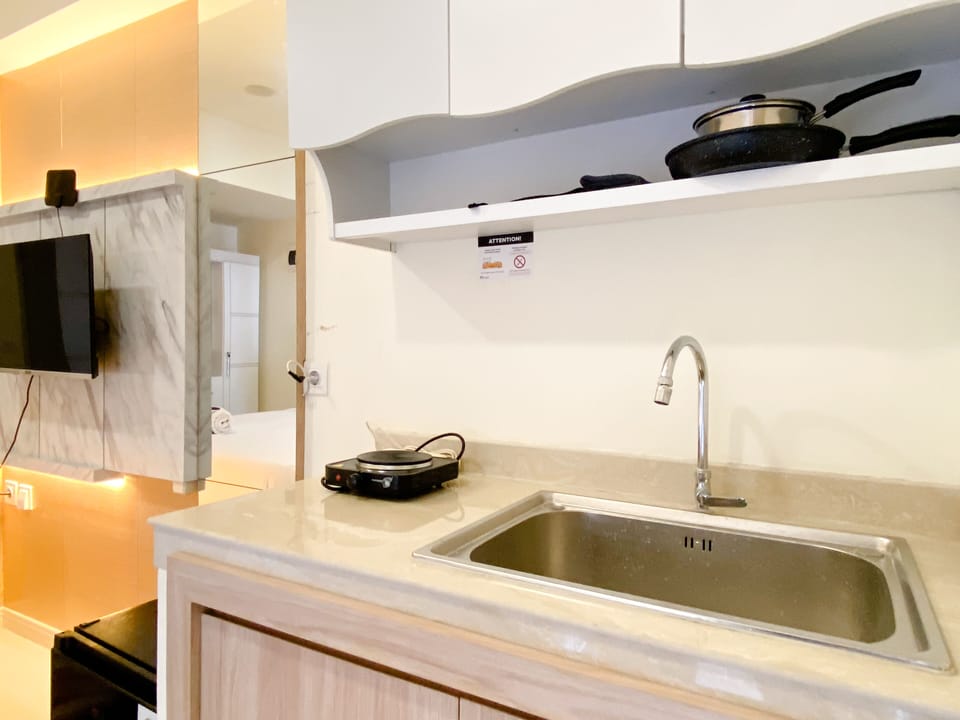 Studio | Private kitchen | Full-size fridge, stovetop