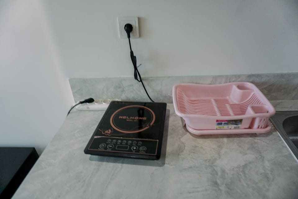 Studio | Private kitchen | Full-size fridge, stovetop
