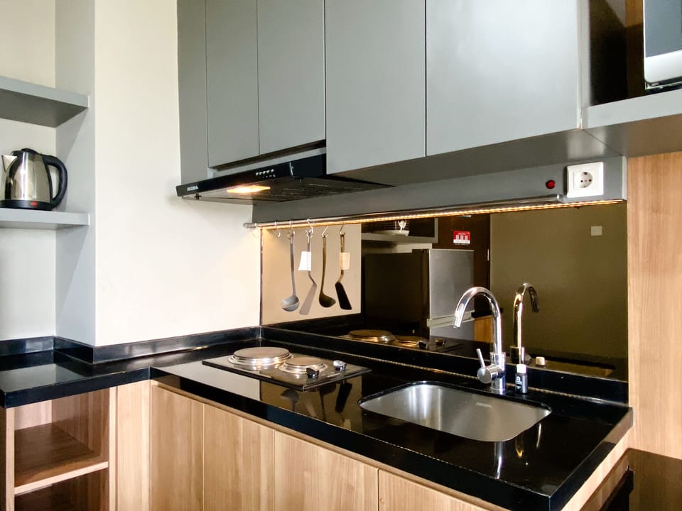 Studio | Private kitchen | Full-size fridge, stovetop