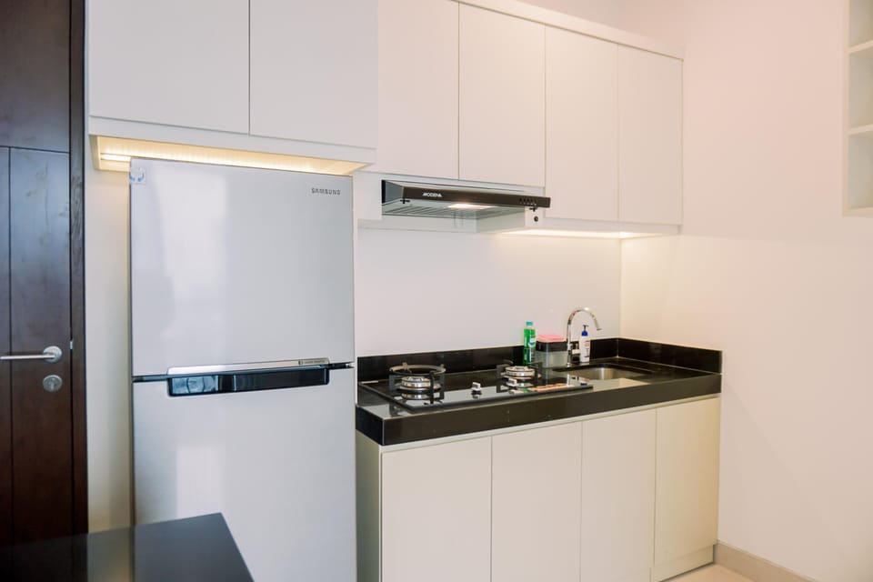 Apartment | Private kitchen | Full-size fridge, stovetop
