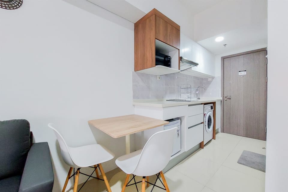 Studio | Private kitchen | Full-size fridge, stovetop