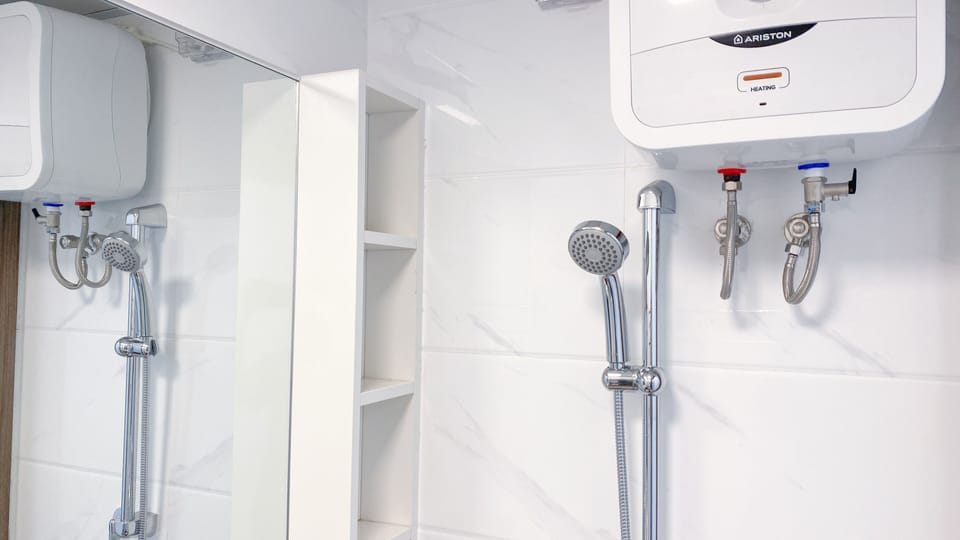 Studio | Bathroom | Shower, towels