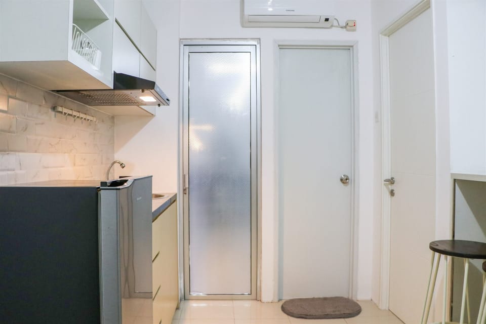 Apartment | Private kitchen | Full-size fridge, stovetop