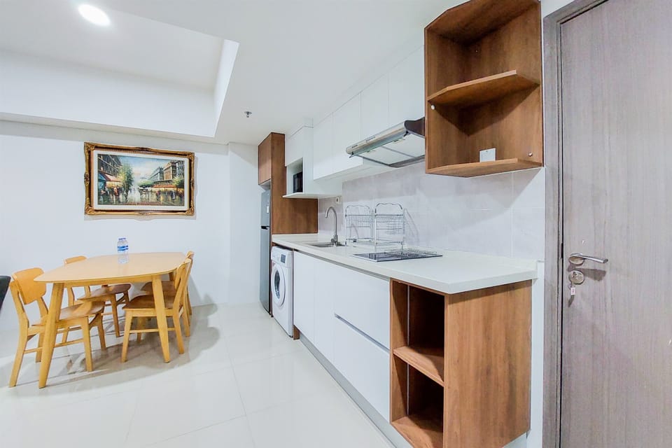 Apartment | Private kitchen | Full-size fridge, stovetop