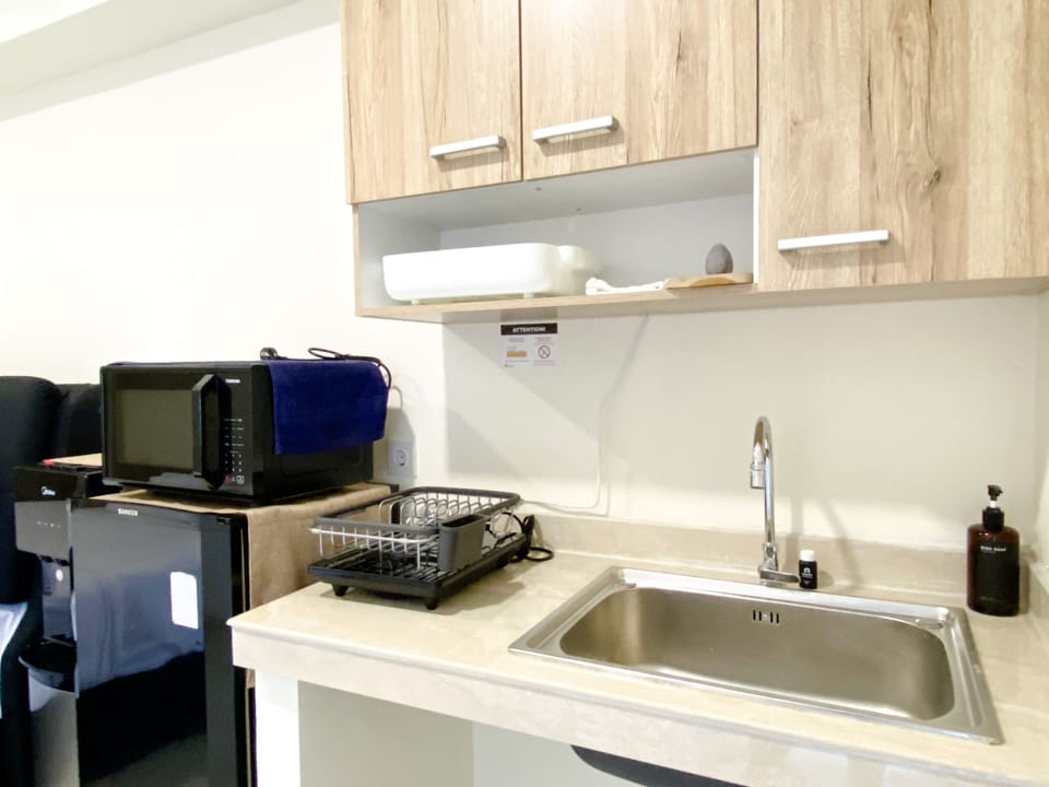 Studio | Private kitchen | Full-size fridge, stovetop