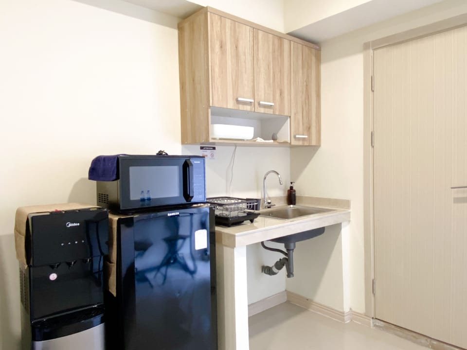 Studio | Private kitchen | Full-size fridge, stovetop