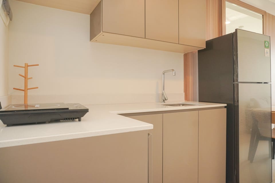 Apartment | Private kitchen | Full-size fridge, stovetop