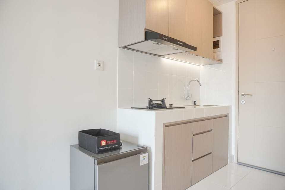 Studio | Private kitchen | Full-size fridge, stovetop