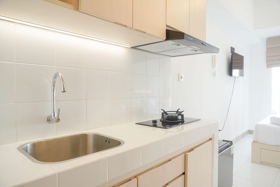 Studio | Private kitchen | Full-size fridge, stovetop