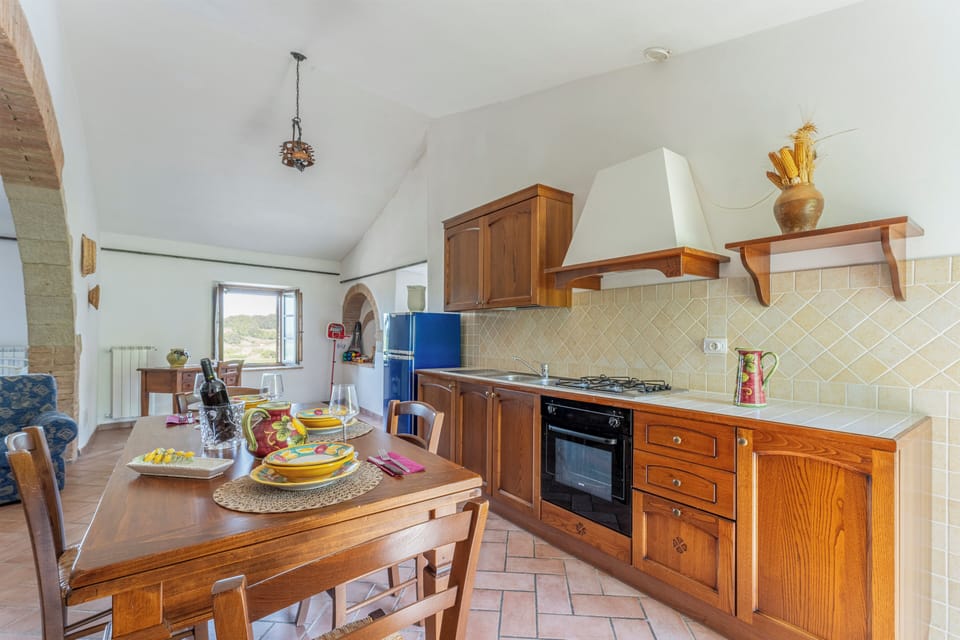 City Room | Private kitchen | Full-size fridge, oven, toaster, cookware/dishes/utensils