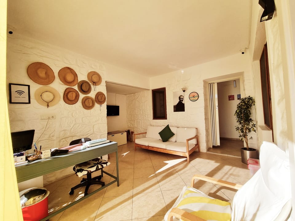 Ground Floor Room Without Window | Reception
