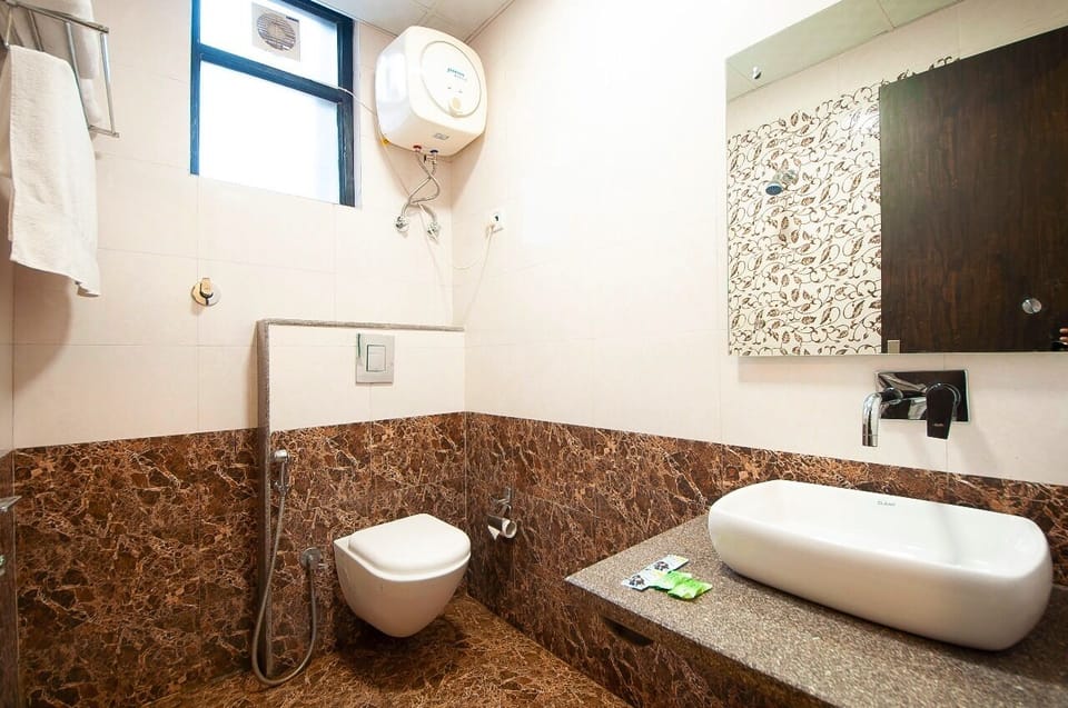 Deluxe Double Room | Bathroom