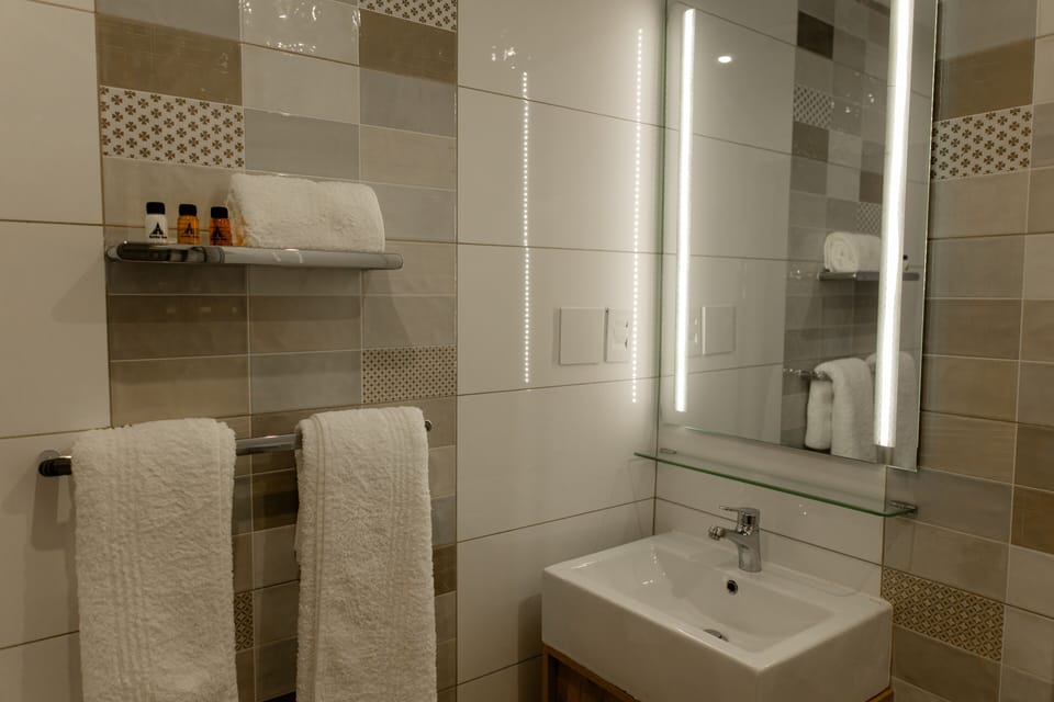 Shower, soap, shampoo, toilet paper