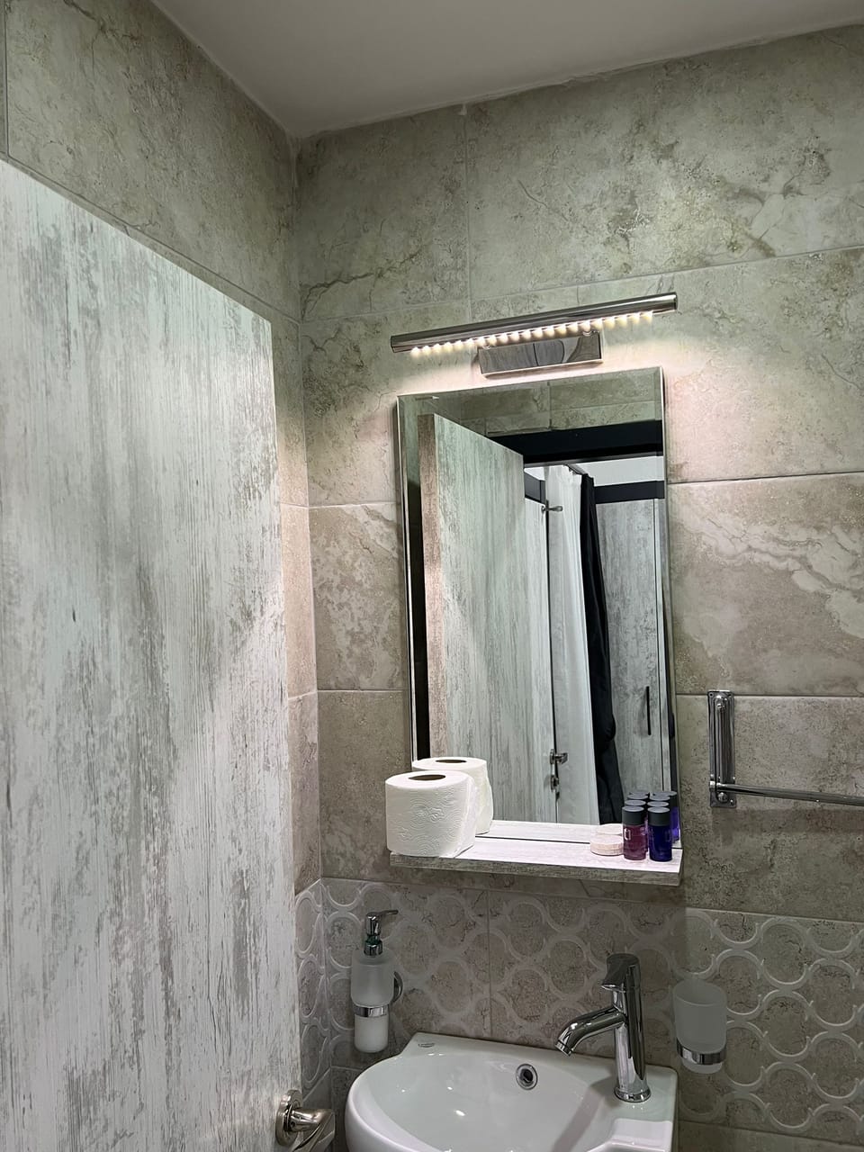 Comfort Room | Bathroom | Shower, rainfall showerhead, towels