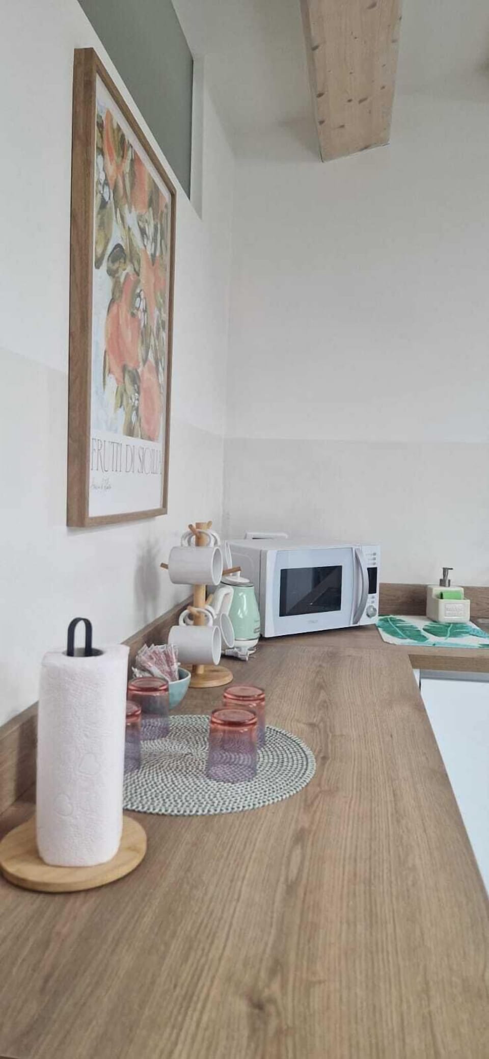 Comfort Studio Suite | Private kitchen | Shared fridge, microwave, espresso maker, coffee/tea maker