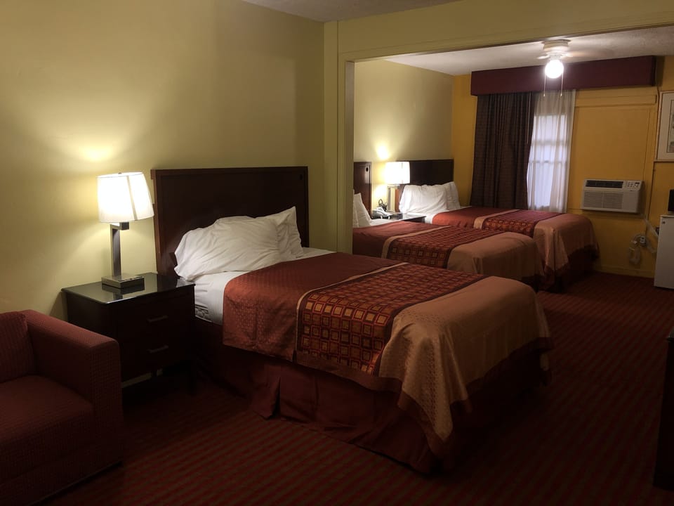 Comfort Triple Room, Multiple Beds, Non Smoking | In-room safe, iron/ironing board, free WiFi, bed sheets