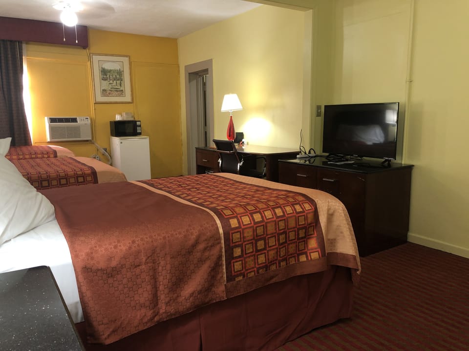 Comfort Triple Room, Multiple Beds, Non Smoking | In-room safe, iron/ironing board, free WiFi, bed sheets