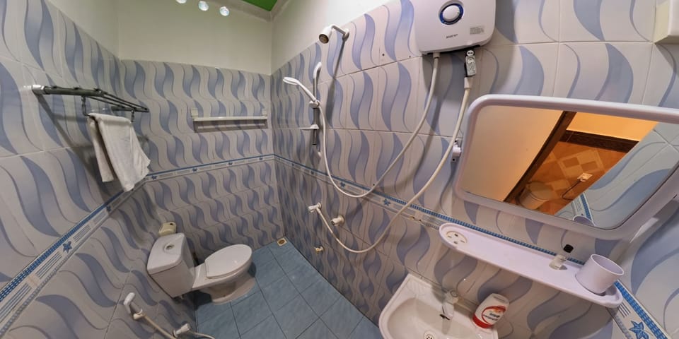 Basic Room | Bathroom