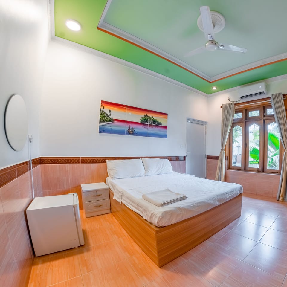 Basic Room | Individually furnished, desk, laptop workspace, iron/ironing board