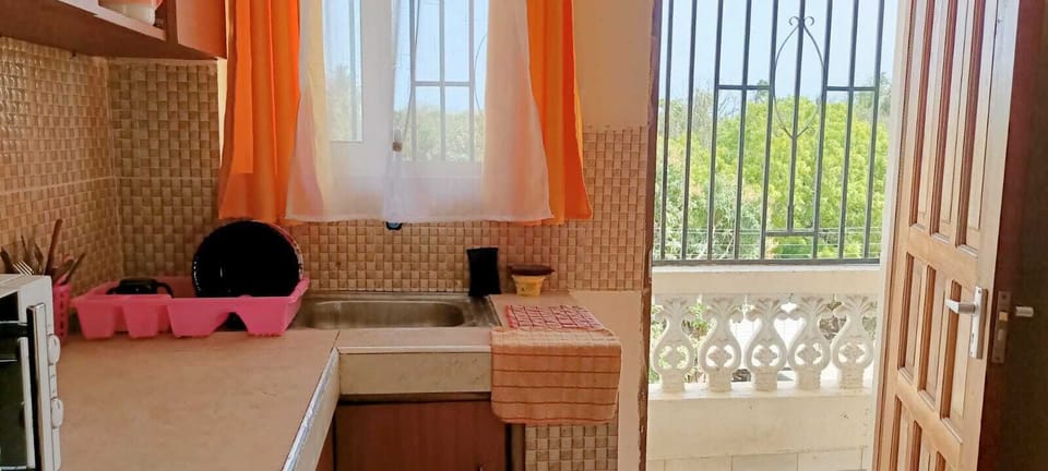 Business Apartment | Microwave