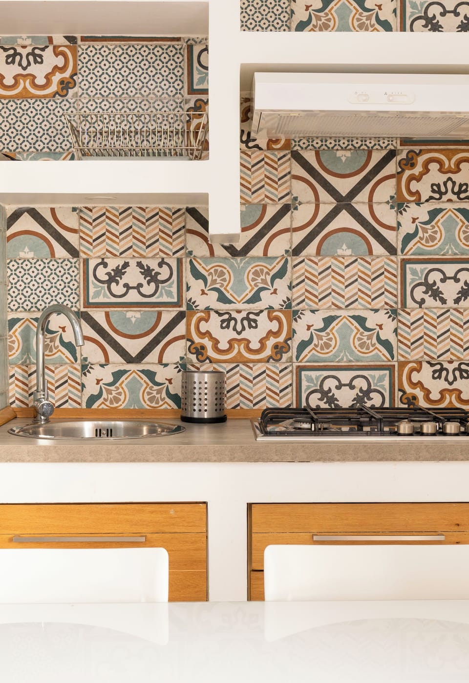 Apartment 104 | Private kitchen | Full-size fridge, microwave, oven, stovetop