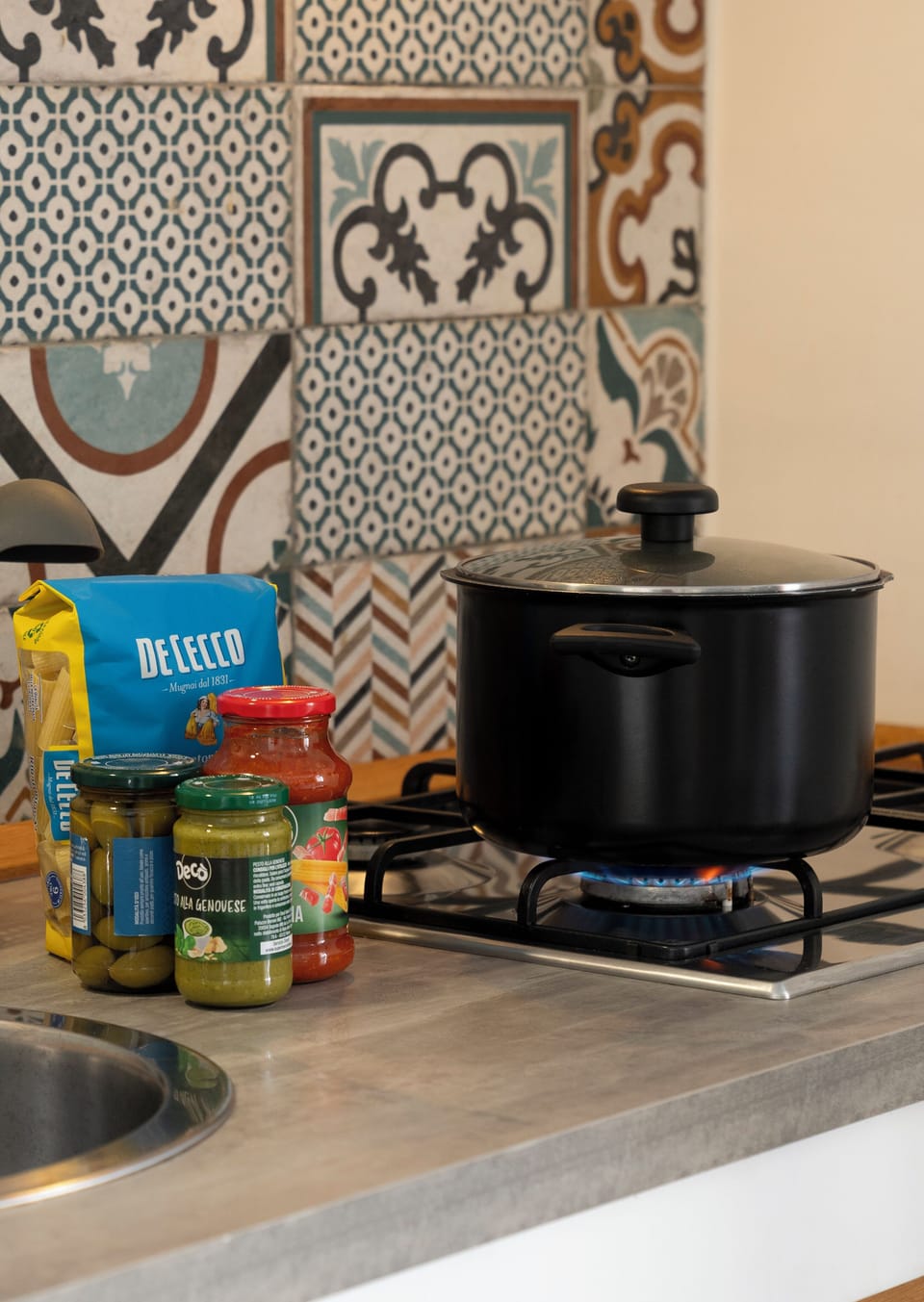 Apartment 106 | Private kitchen | Full-size fridge, microwave, oven, stovetop