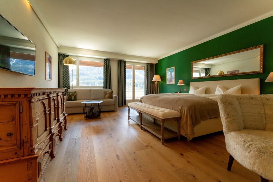 Doppelzimmer Bellavista Süd | In-room safe, desk, free WiFi, bed sheets