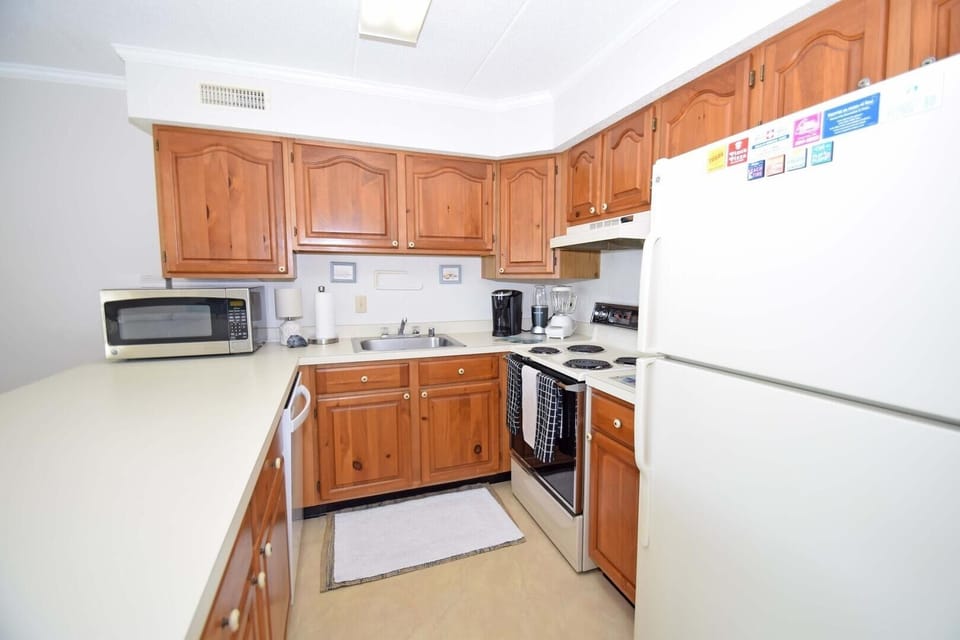 Condo, 2 Bedrooms | Private kitchen | Coffee/tea maker, fridge, toaster