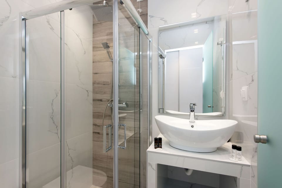 Shower, free toiletries, hair dryer, towels
