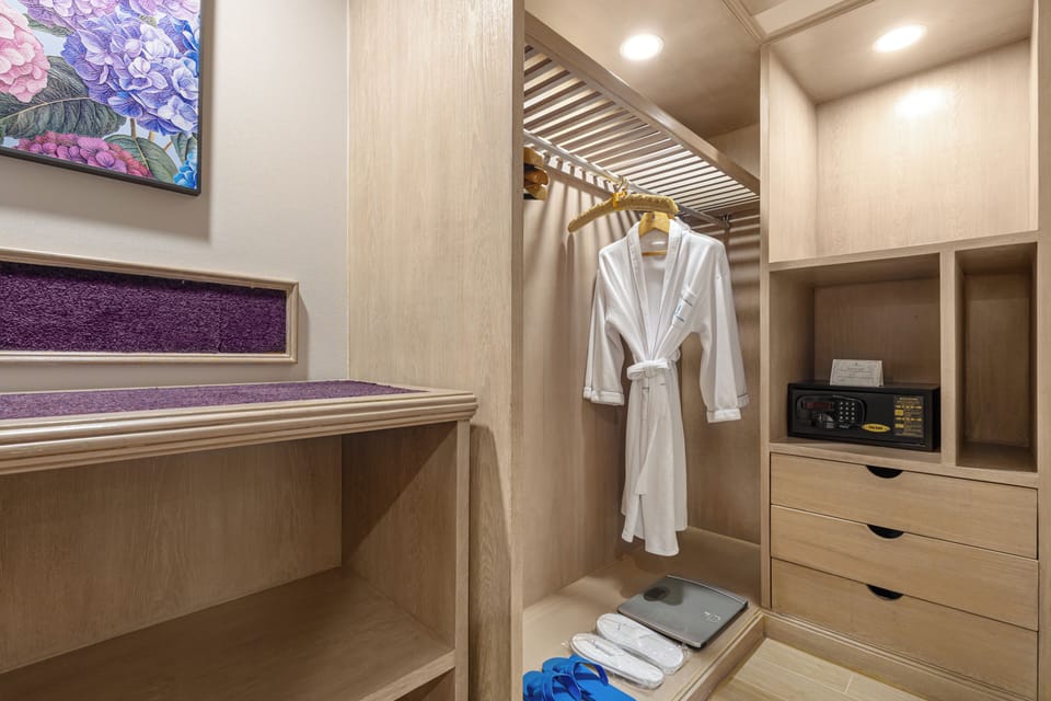 Two Bedrooms Royal Suite | Room amenity
