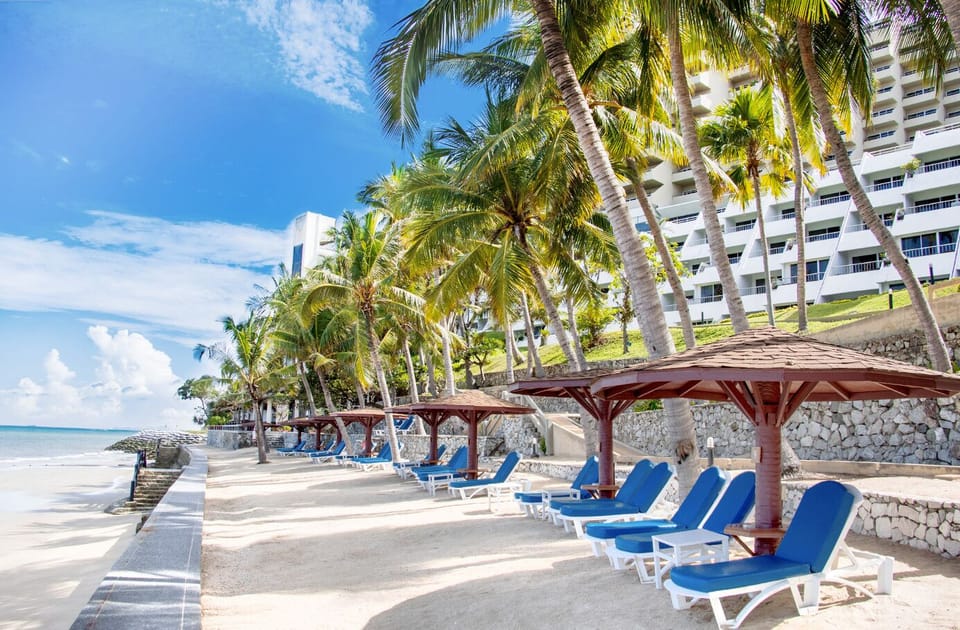 Private beach, sun loungers, beach umbrellas, beach towels