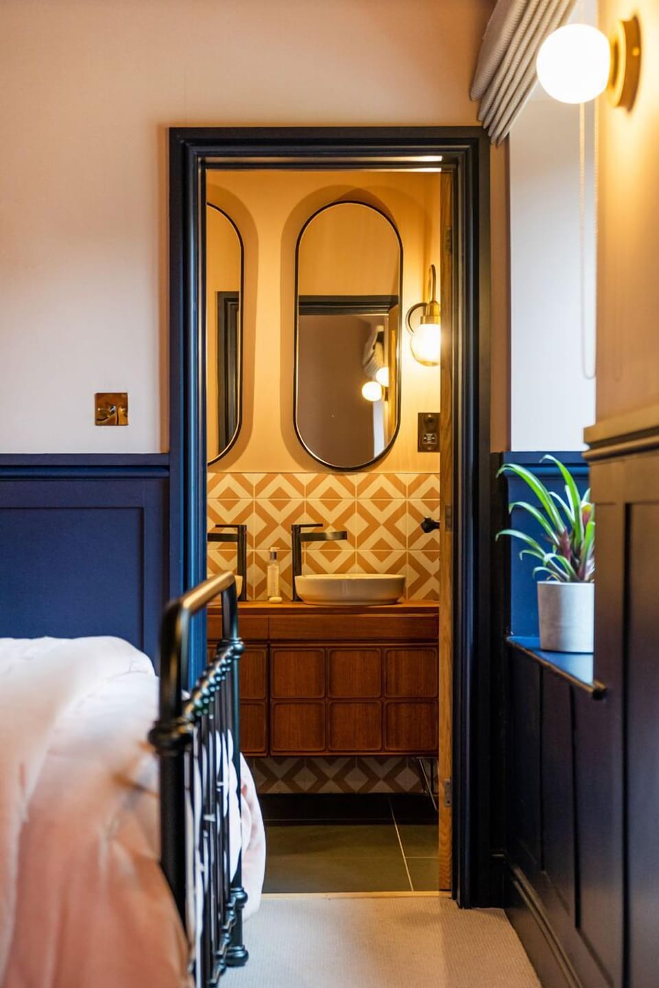 Superior Room | Bathroom | Shower, rainfall showerhead, designer toiletries
