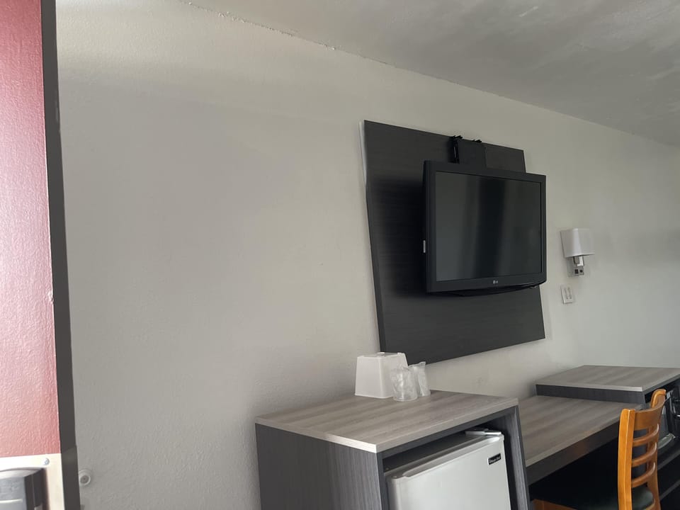 Standard Room, 1 King Bed, Non Smoking | Room amenity