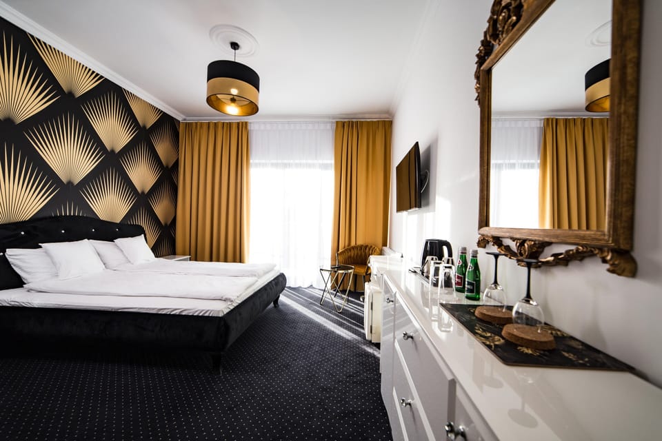 Deluxe Room | In-room safe, desk, soundproofing, iron/ironing board