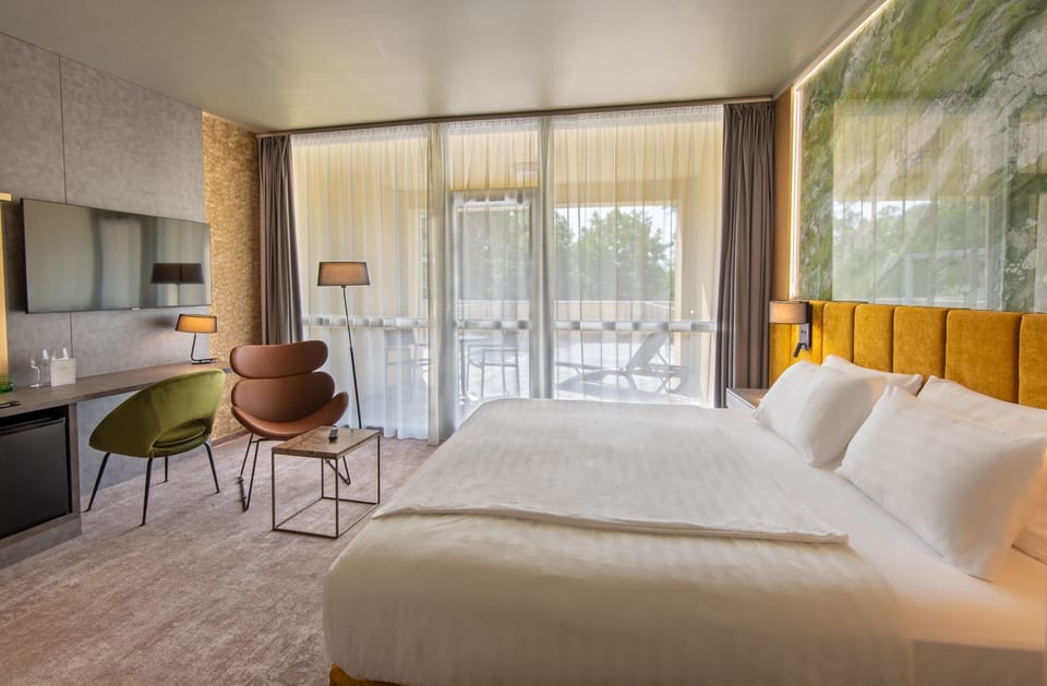 Hypo-allergenic bedding available, pillowtop beds, minibar, in-room safe