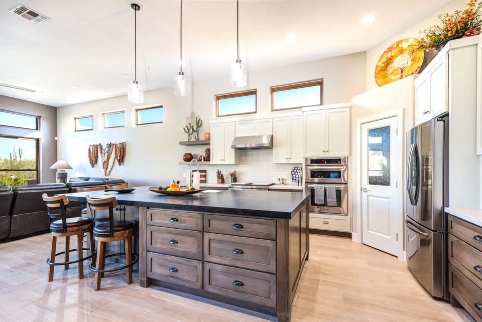 Comfort House | Private kitchen | Fridge, microwave, oven, stovetop