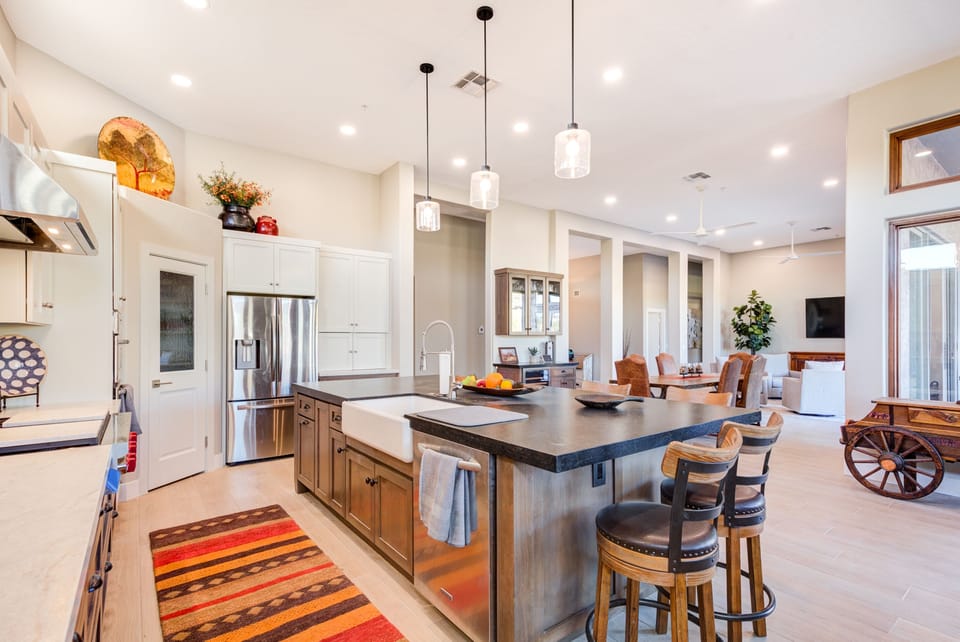Comfort House | Private kitchen | Fridge, microwave, oven, stovetop