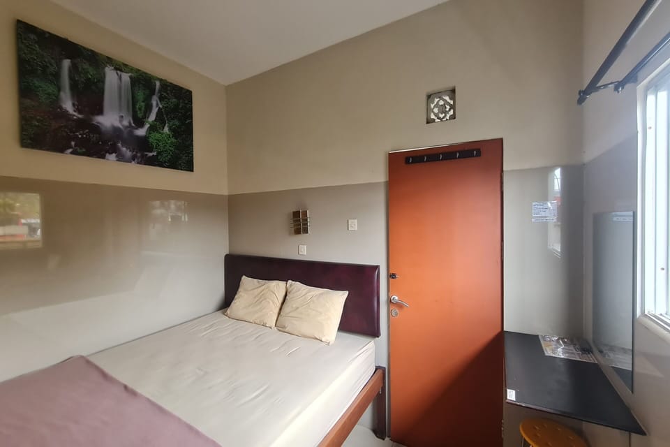 Standard Double Room | Laptop workspace, free WiFi, bed sheets