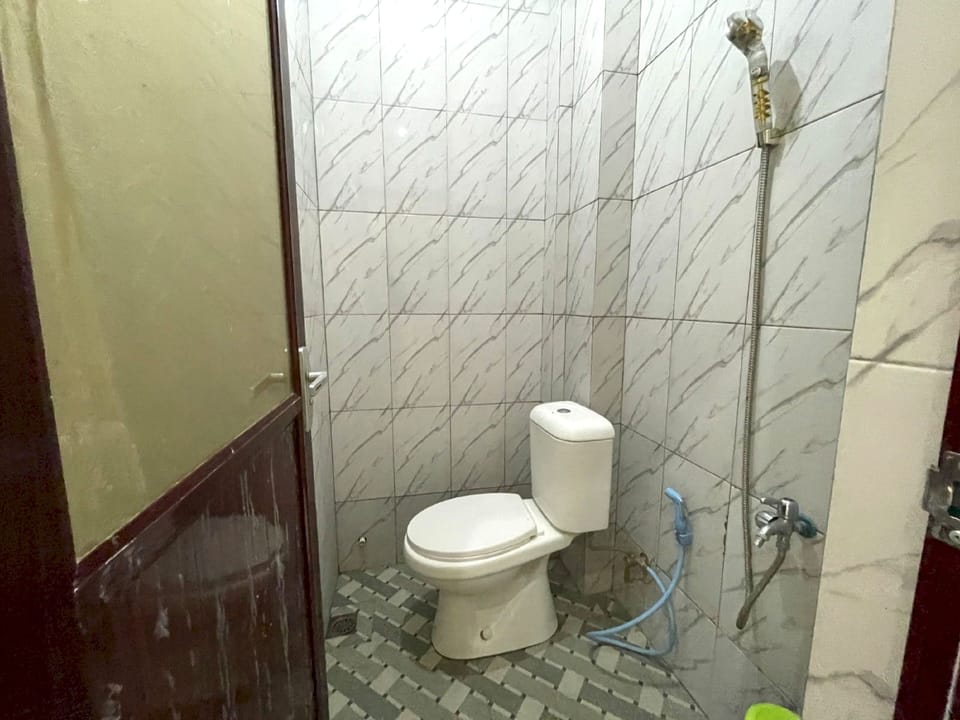 Standard Double Room | Bathroom | Shower, towels