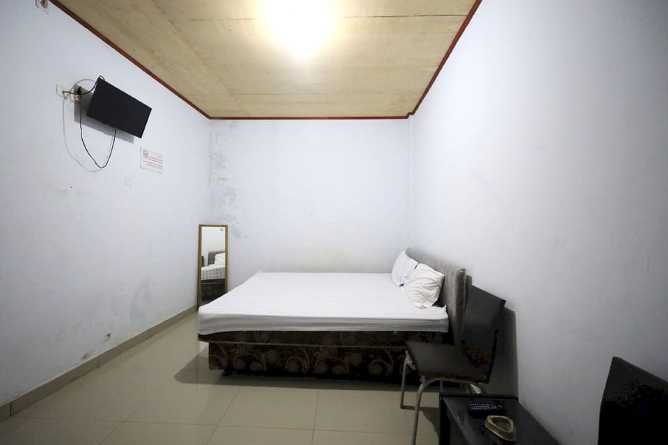 Standard Double Room | Laptop workspace, WiFi (free), bed sheets